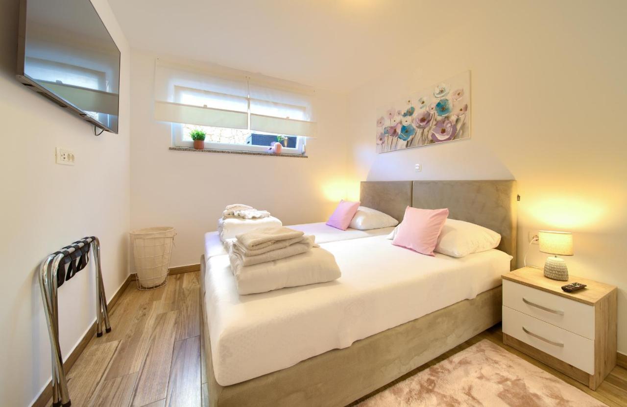 VILLA SOLIS - LACUS Apartment Cijan Njivice Buitenkant foto