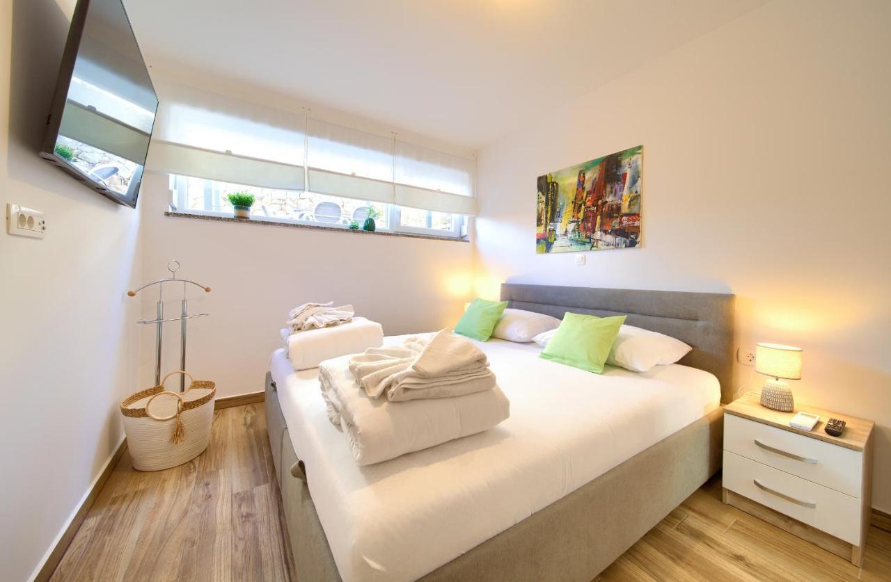 VILLA SOLIS - LACUS Apartment Cijan Njivice Buitenkant foto